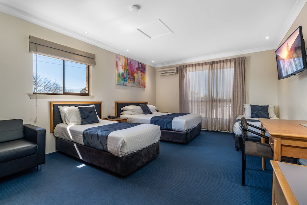 West End Motor Lodge 29/57