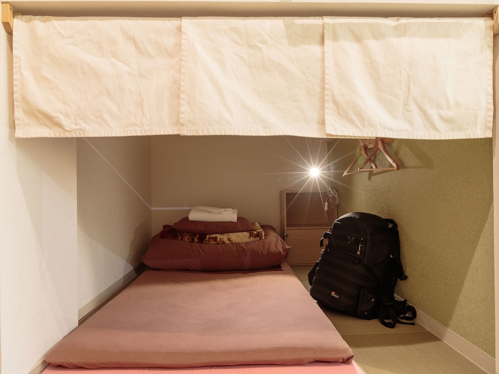 J-Hoppers Hiroshima Guesthouse 25/50