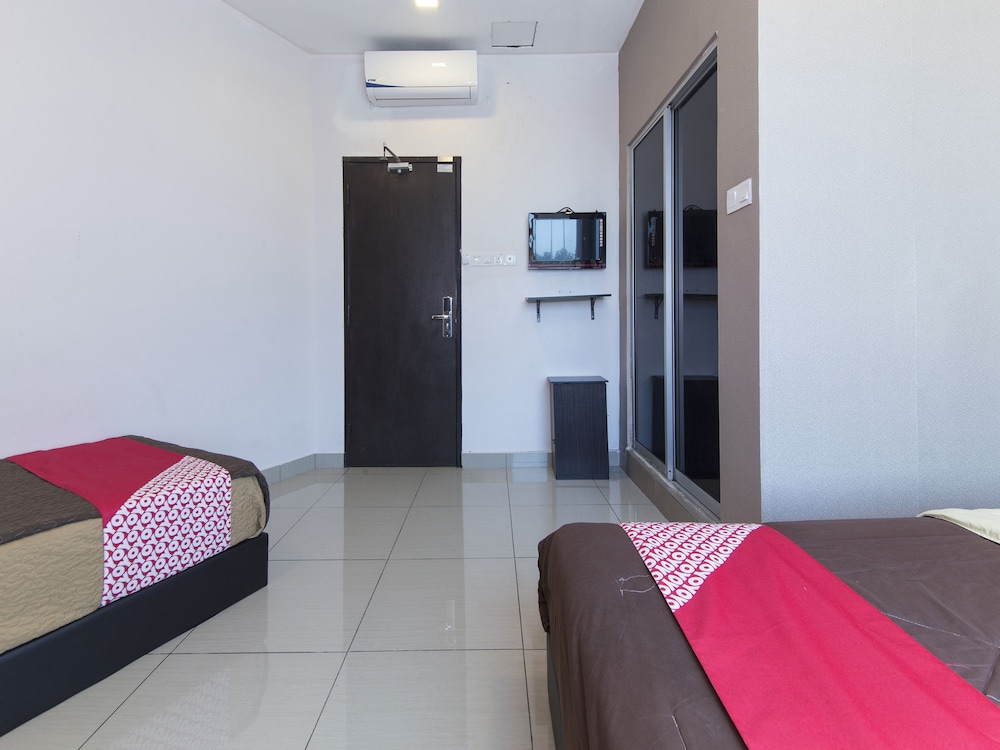 OYO 439 Night Queen Hotel (ex. Night Queen Hotel) 14/32
