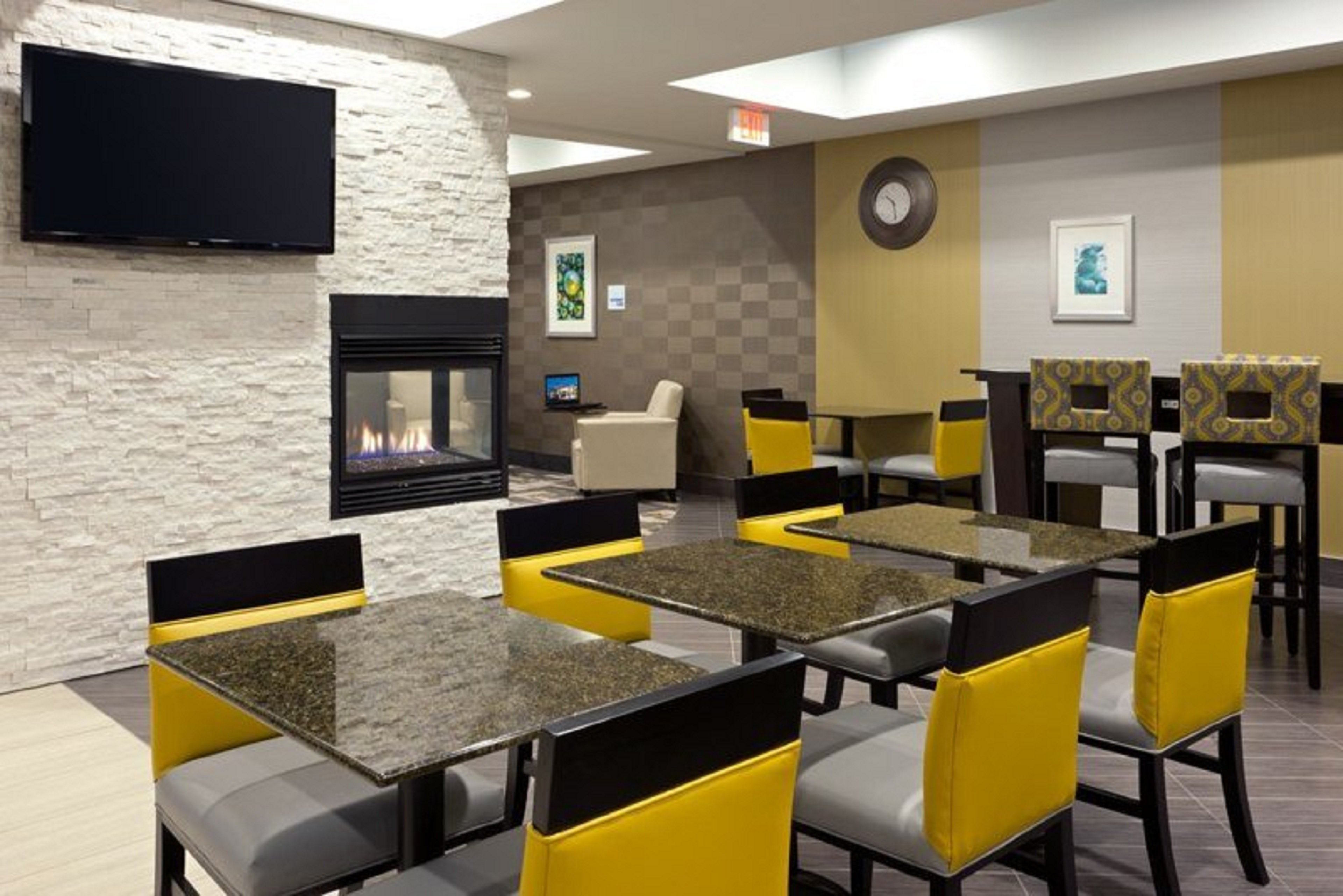Holiday Inn Express Hotel And Suites Batavia Darien Lake 52/54