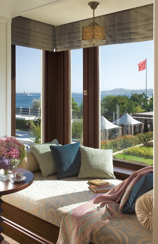 Four Seasons Hotel Istanbul at the Bosphorus 44/80