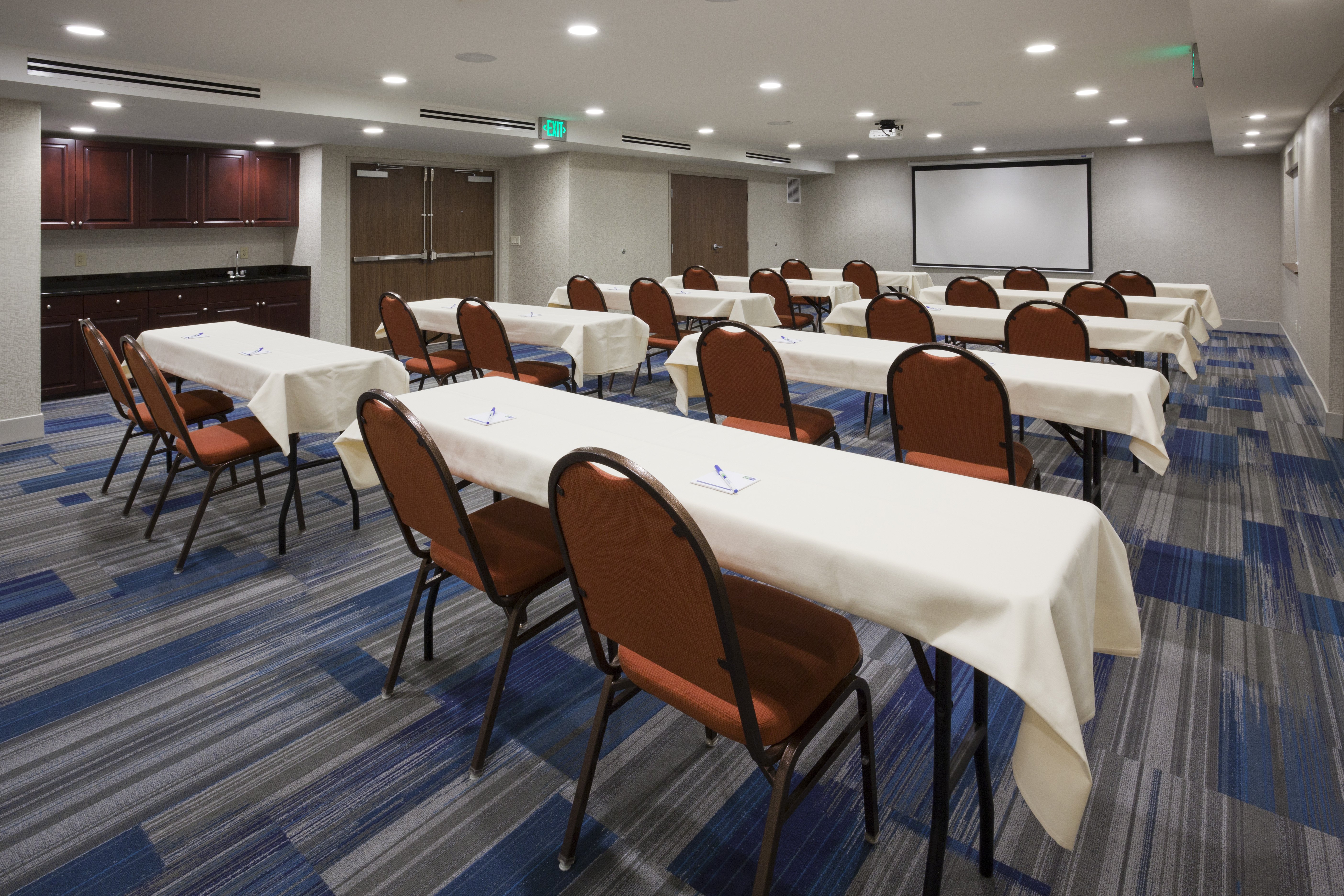 Holiday Inn Express Hotel Suites Minneapolis 21/22
