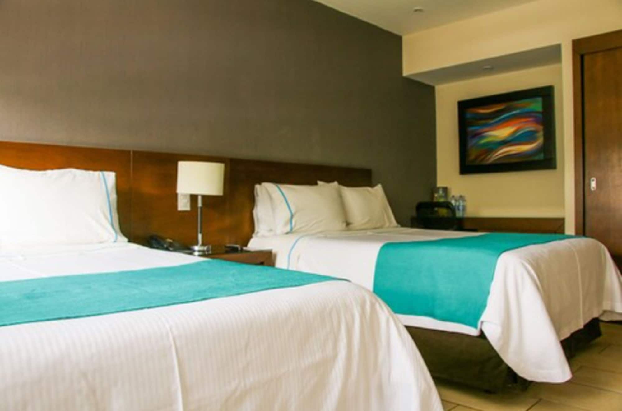 STANDARD, 2 QUEEN BEDS