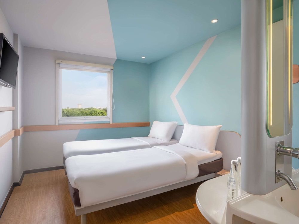 Standard, Twin Beds