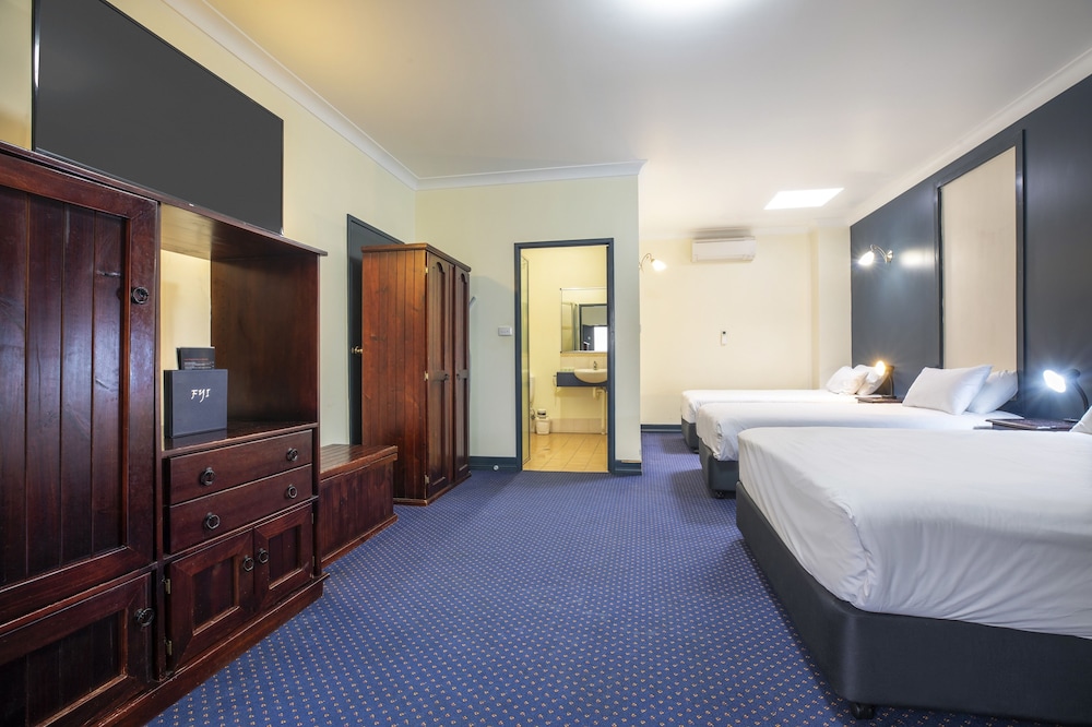 ATHERTON HOTEL 23/65