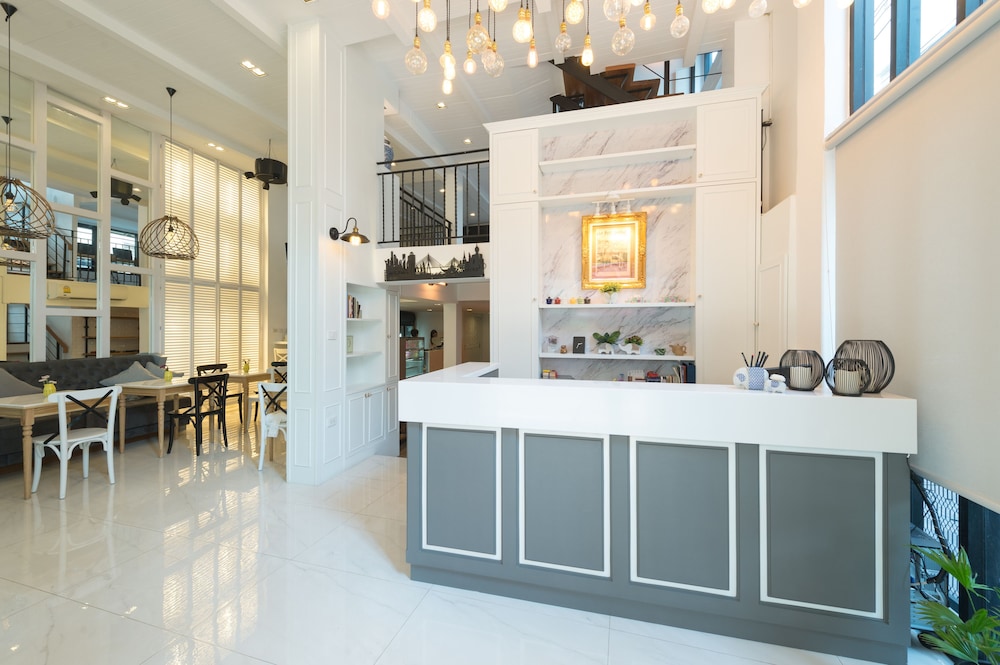 White Ivory Bed Breakfast 5/25
