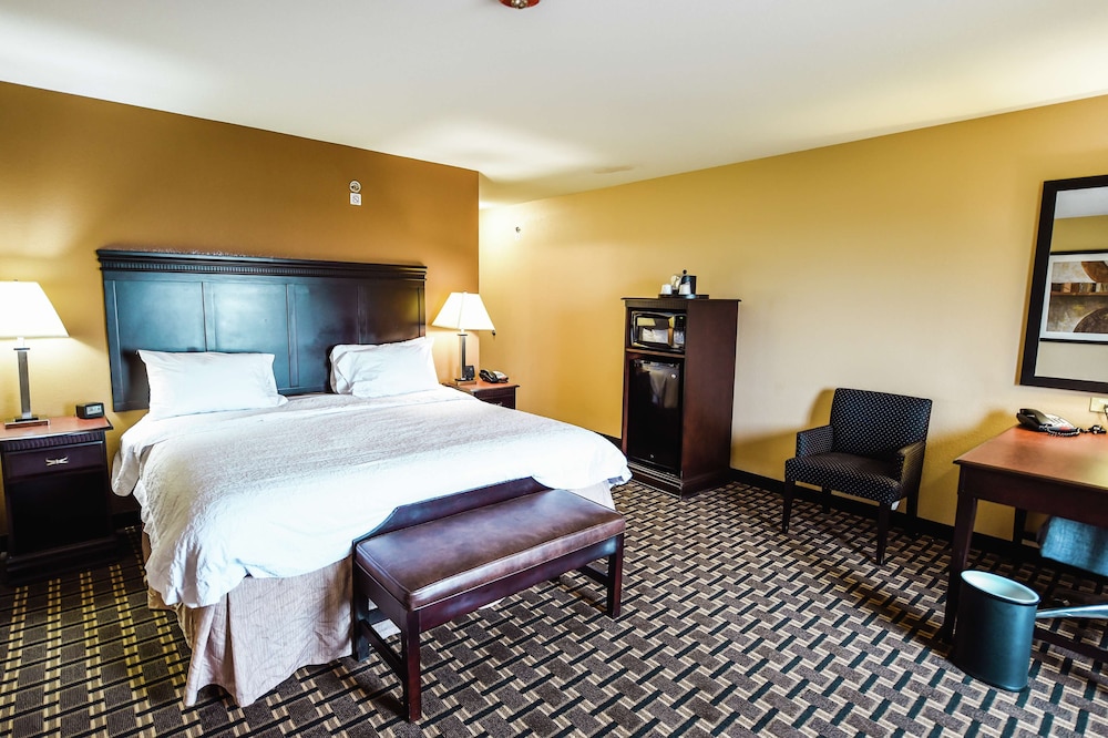 Hampton Inn And Suites Pine Bluff 16/46