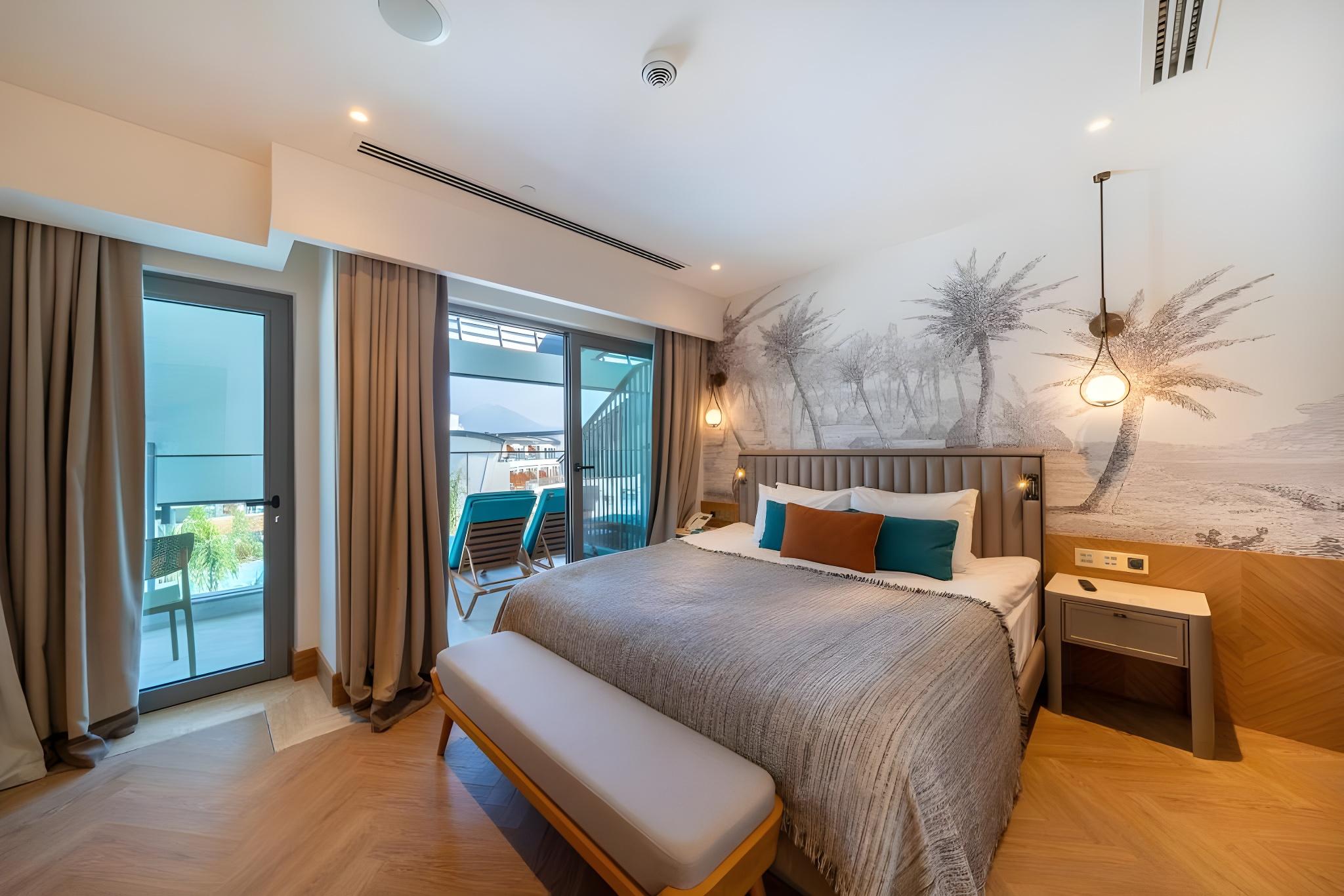 Family, Queen and Twin Beds, Pool Access
