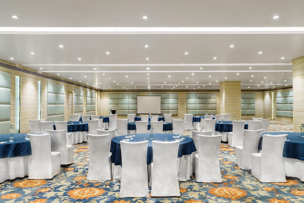 Radisson Hotel Agra 56/68