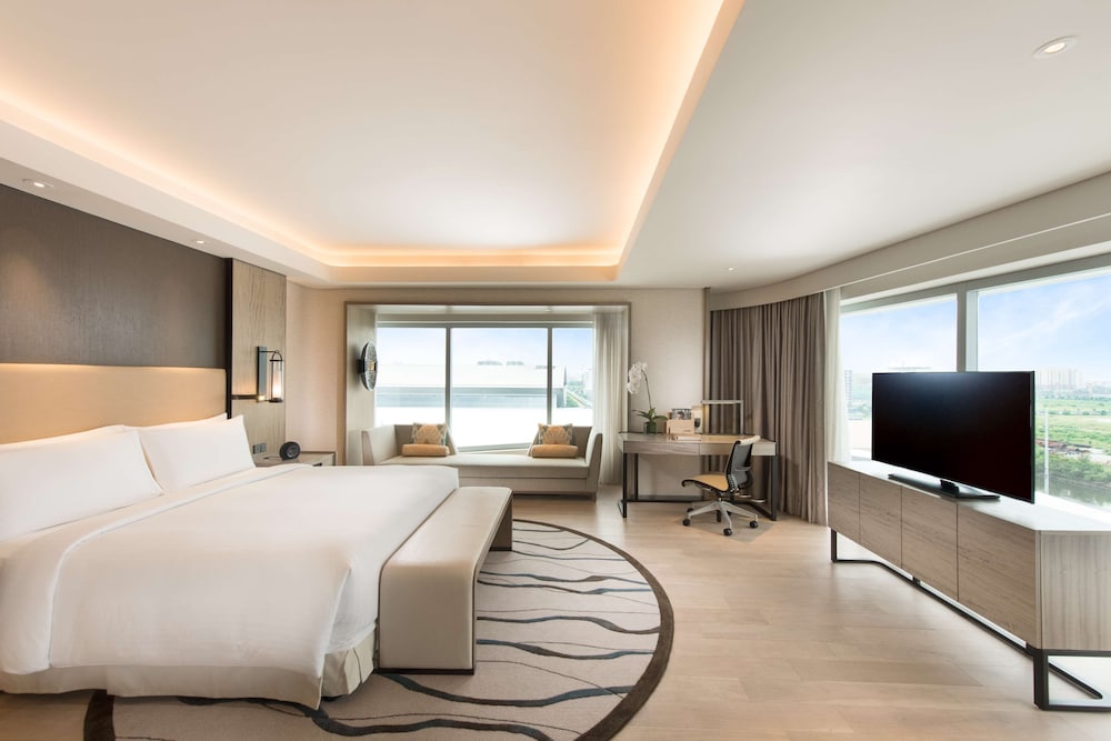 Conrad Manila 37/53