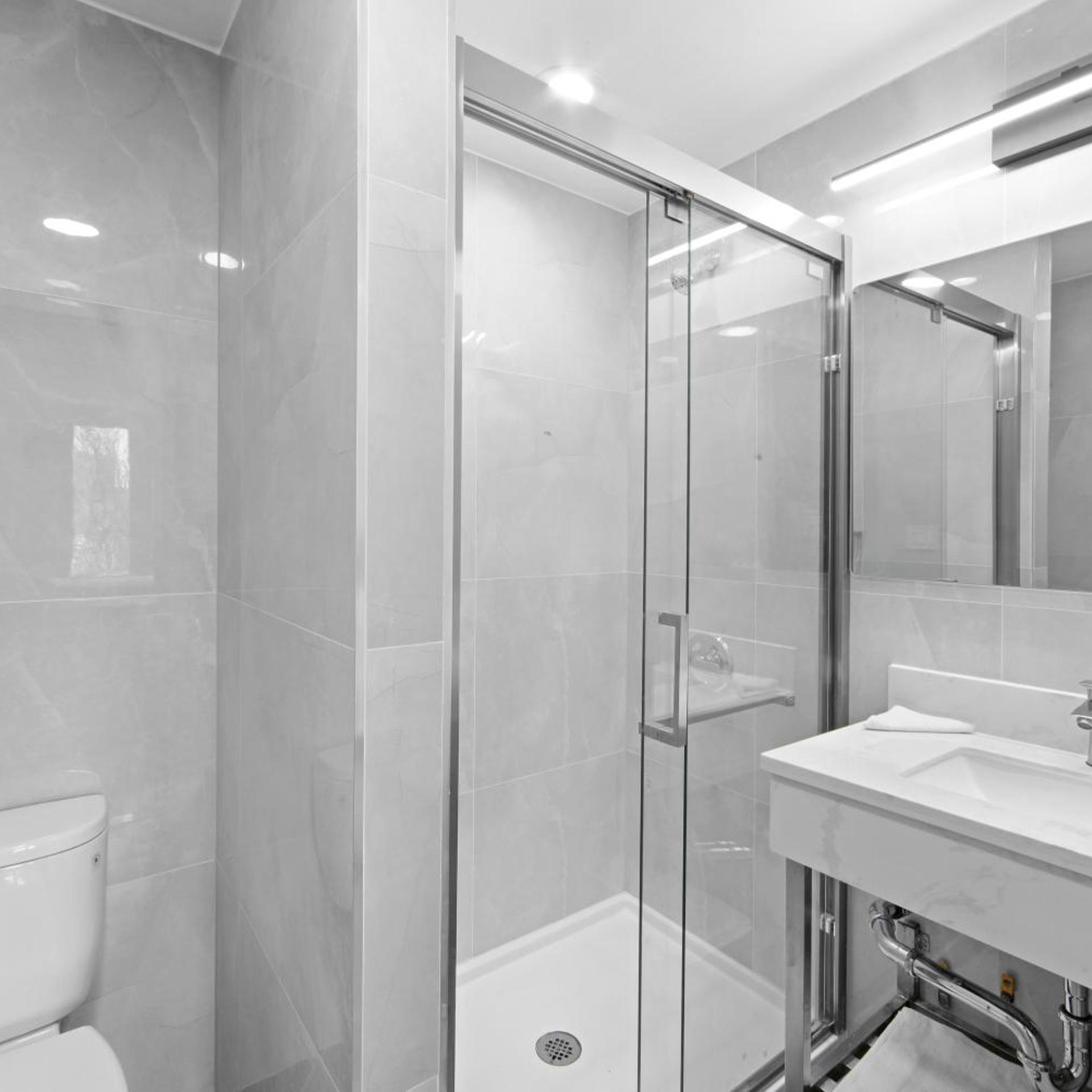 Hotel 365 Bronx 46/50