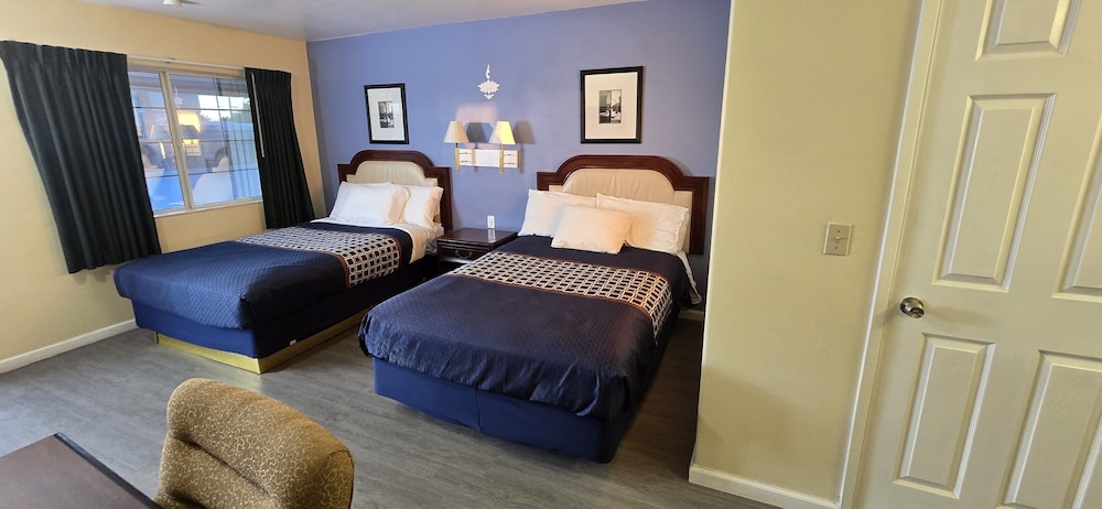 غرفة قياسية بسريرين مزدوجين، Rodeway Inn & Suites Blythe I-10, CA 7/10