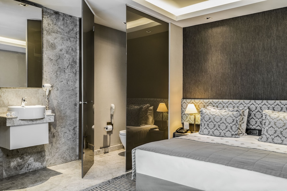 AHC Grand Bazaar Hotel 10/64