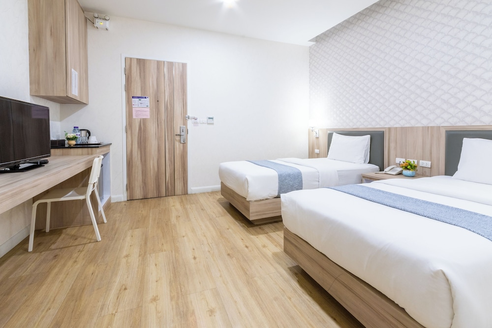 Leela Orchid Hotel 35/49