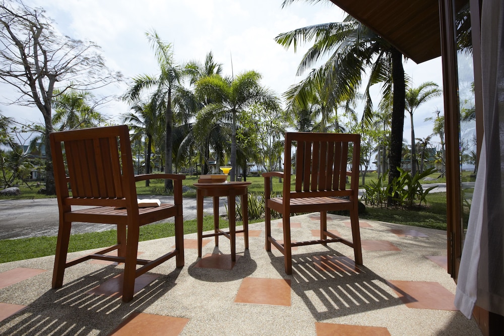 Miracle Island Resort 31/49