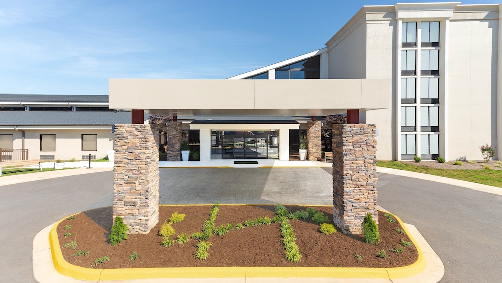 Holiday Inn Roanoke Airport-Conference CTR 57/60