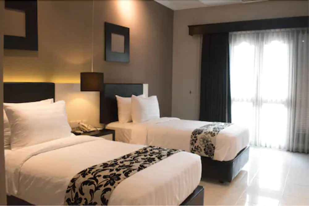 Luminor Hotel Jember (ex Panorama Hotel) 20/65