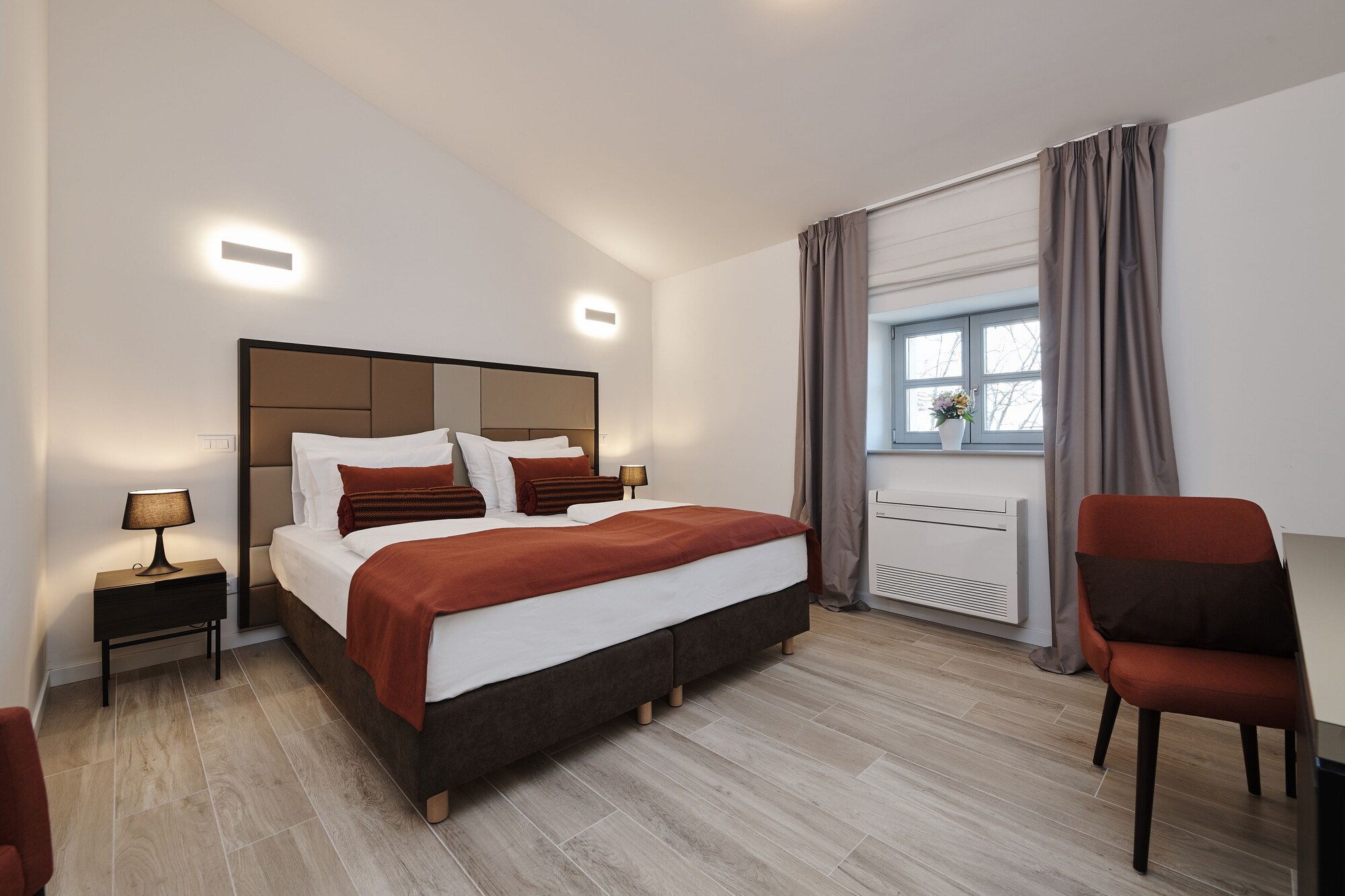Superior, Twin Beds, Valley View