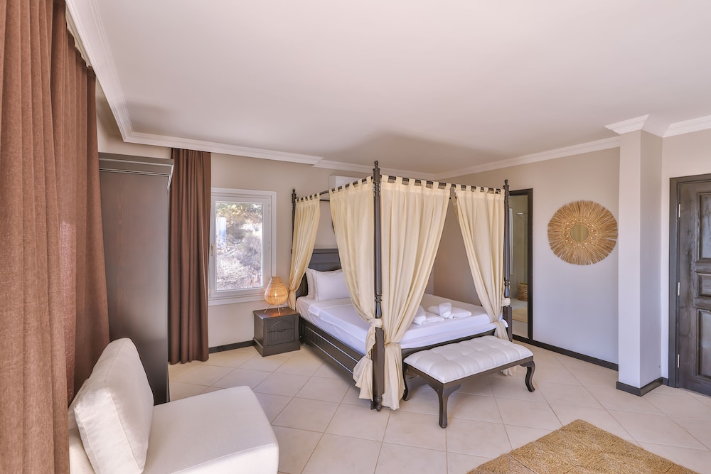 Hill House - Adults Only 15/50