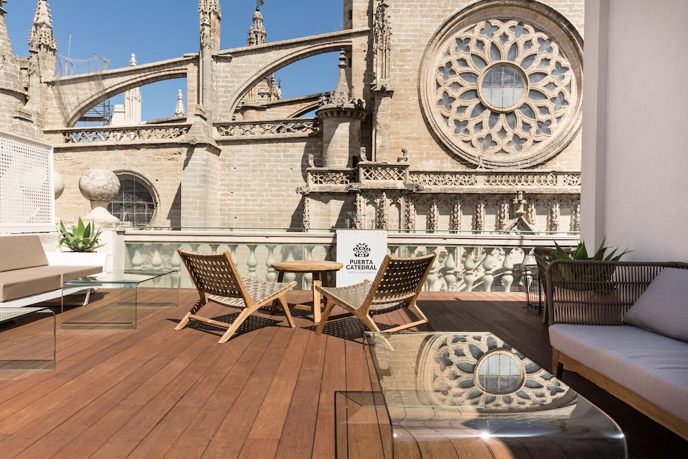 PUERTA CATEDRAL SUITES 39/50
