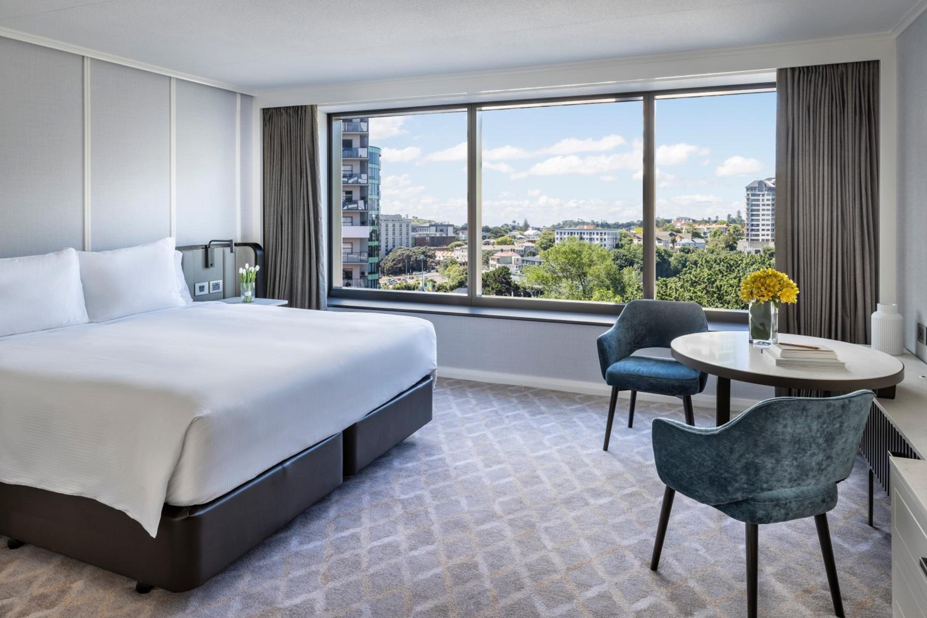 Premier, Kitchenette, Pinnacle Tower