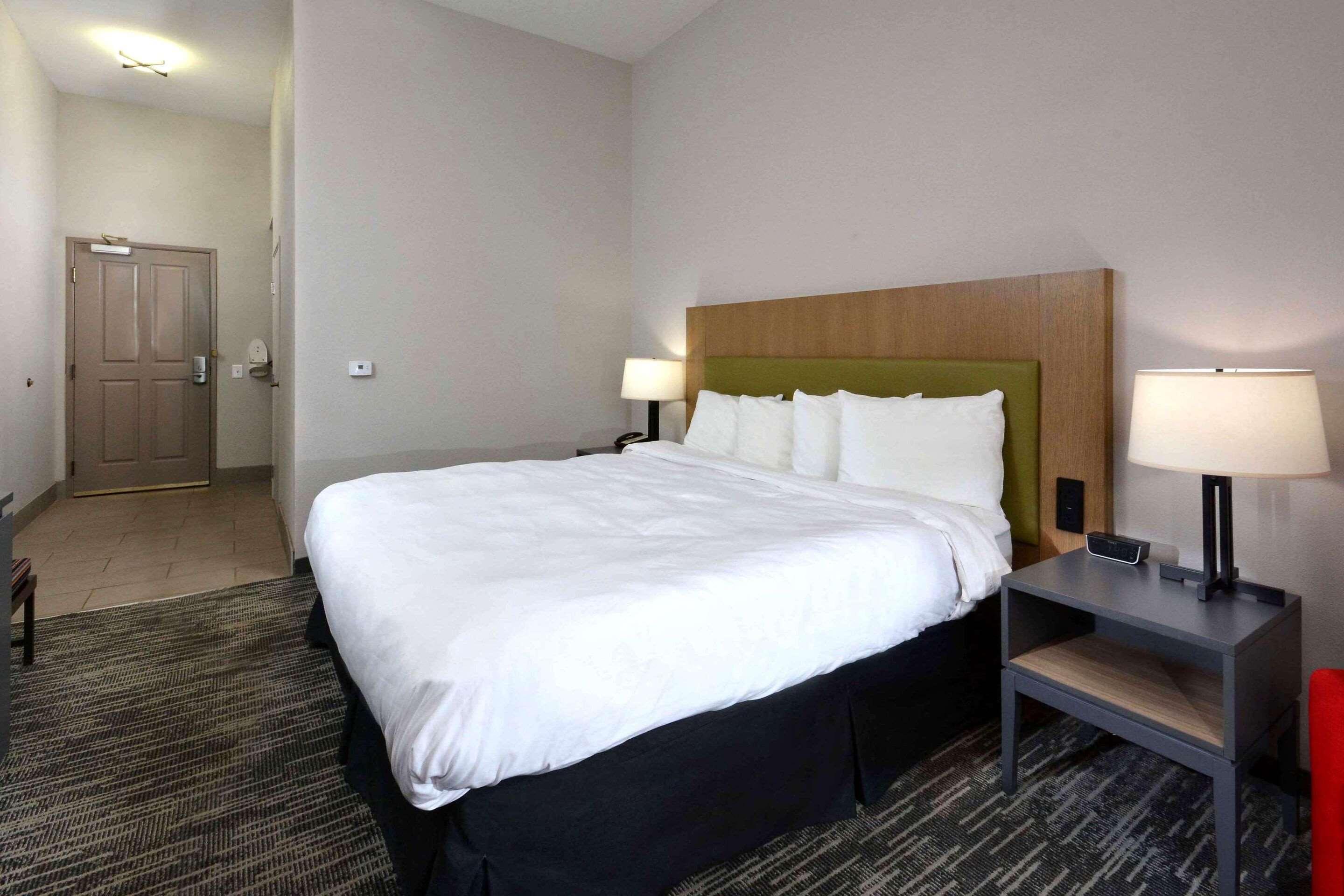 SUITE, KING BED