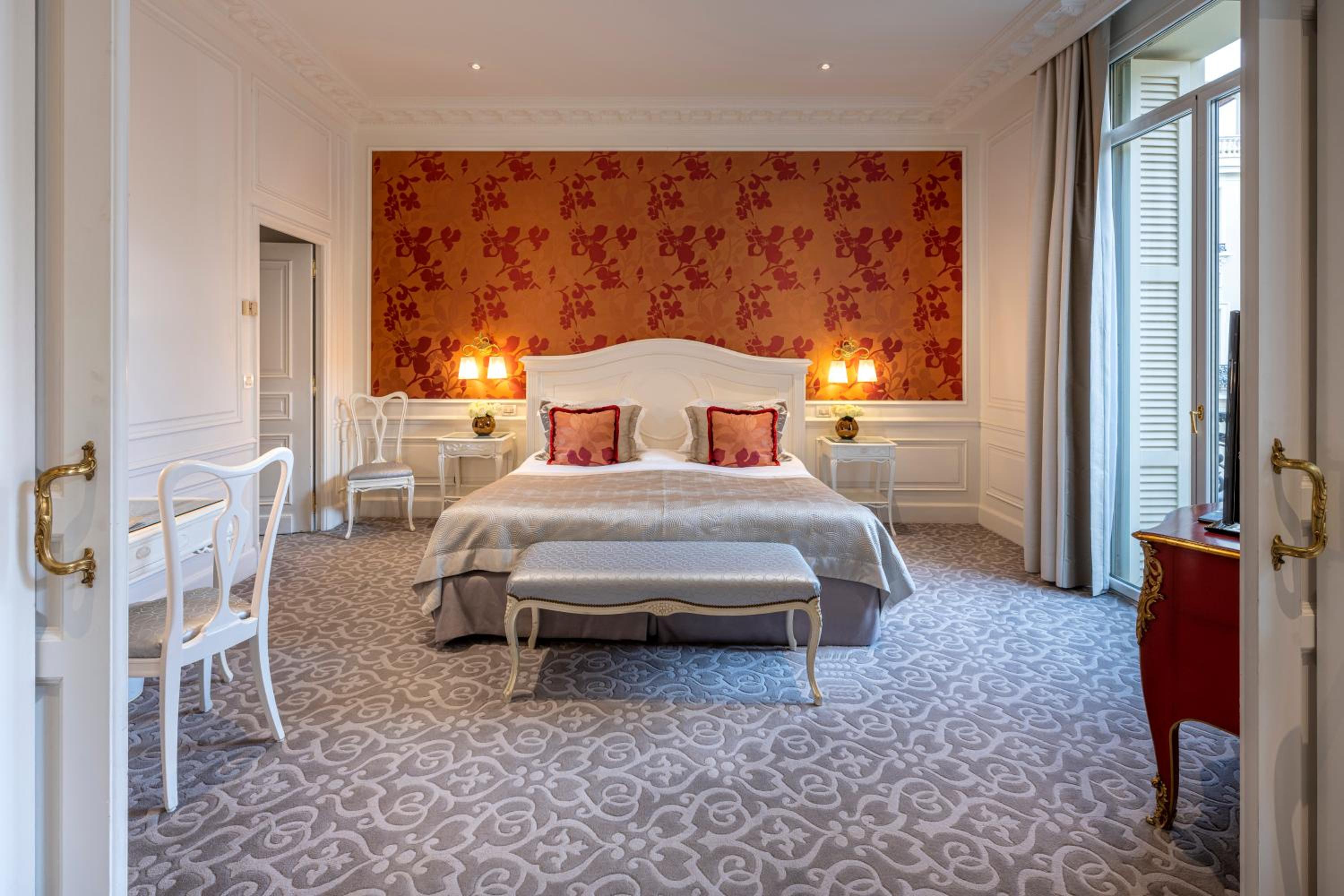 1 Bedroom, Suite, City or Courtyard View