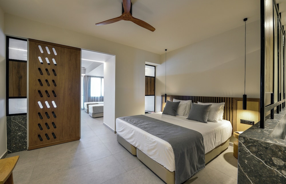 DELUXE, FAMILY, SEA VIEW
