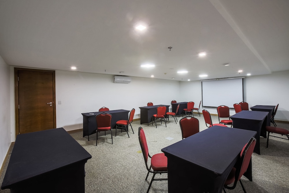 S4 Hotel 33/41