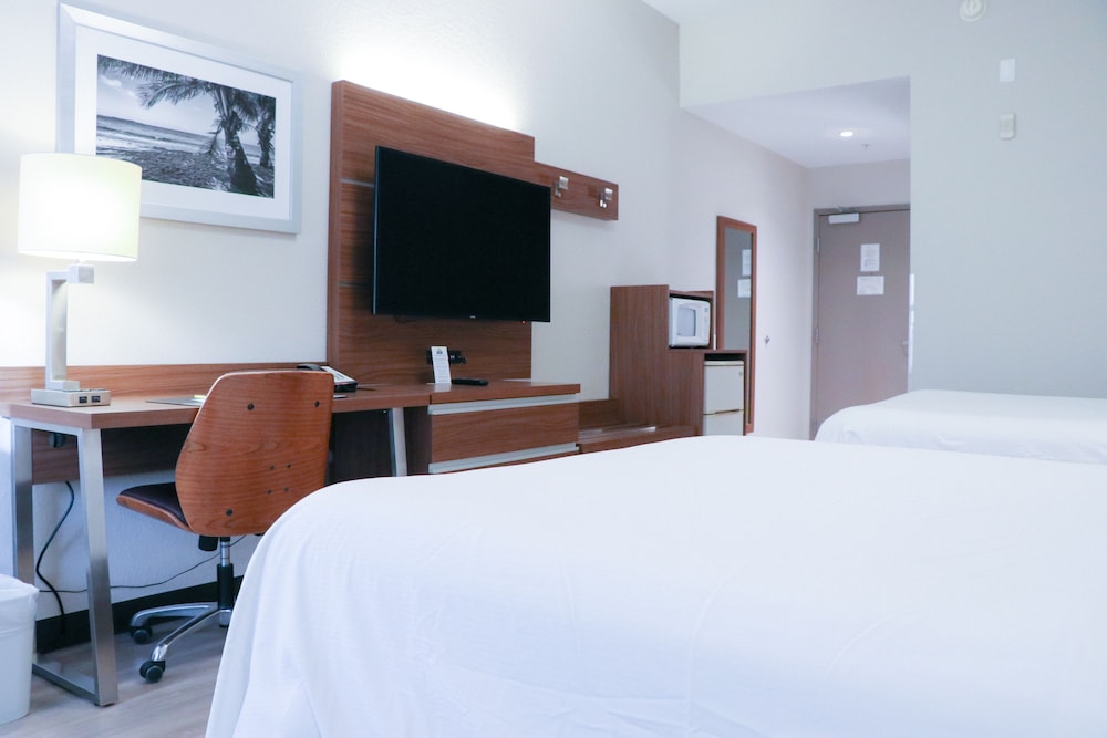 Days Inn Suites By Wyndham Fort Myers Near Jetblue Park 19/43
