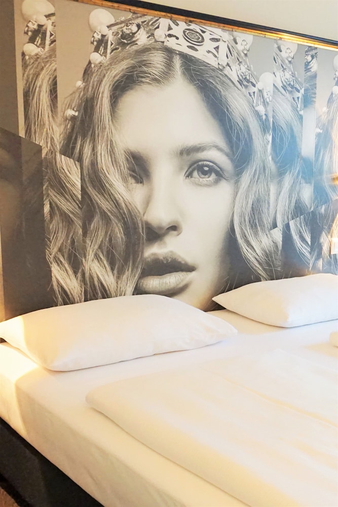 Hotel Calmo 7/58
