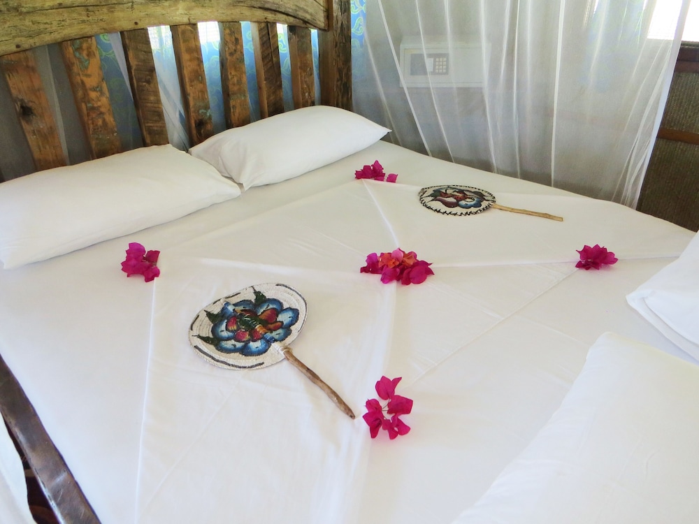 Pemba Lodge 6/50