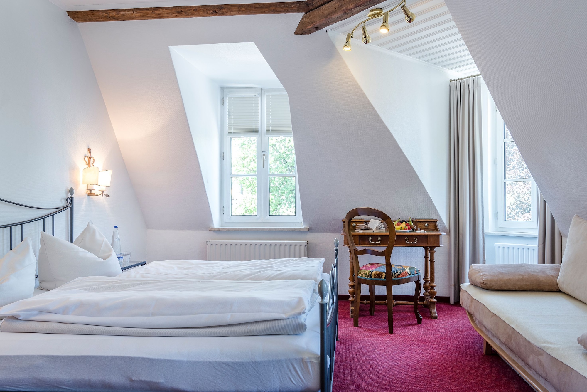 ROOM, TRIPLE