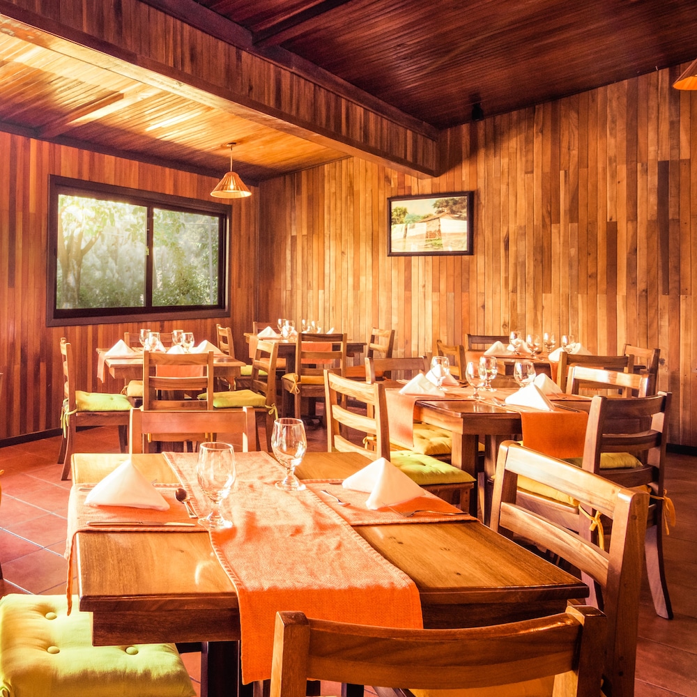 Monteverde Country Lodge 56/72