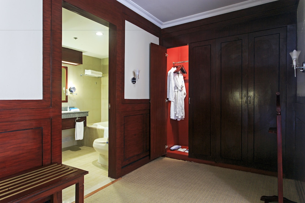 Cebu Parklane International Hotel 6/50