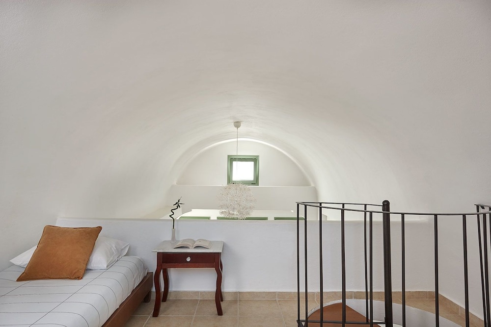 Ayoba Santorini 9/50