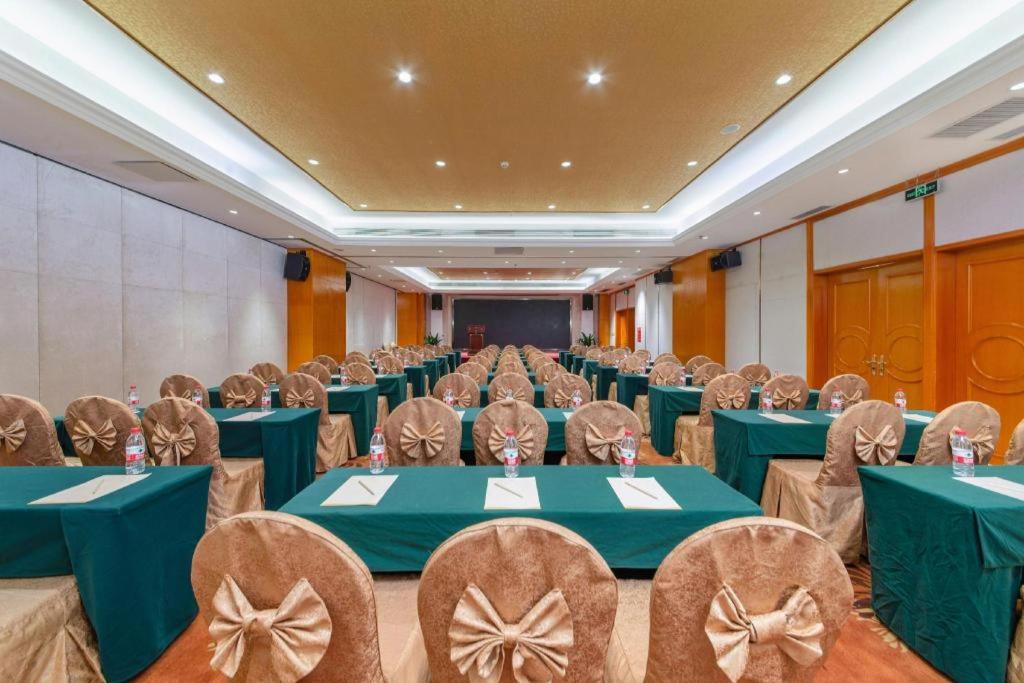 Vienna Hotel Henggang Xincheng 51/57