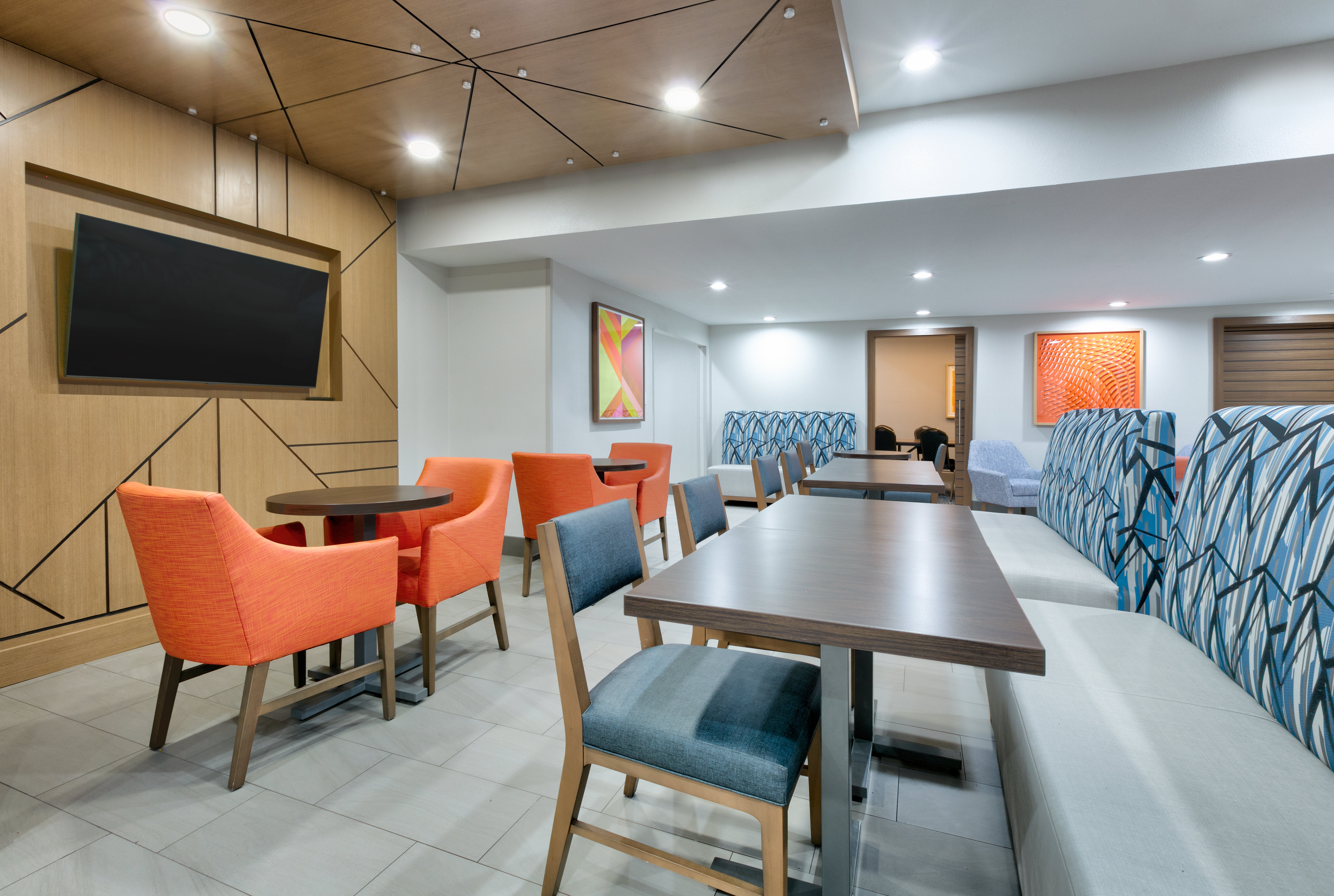 Holiday Inn Express Hotel And Suites Dallas Park Central Northeast 52/56