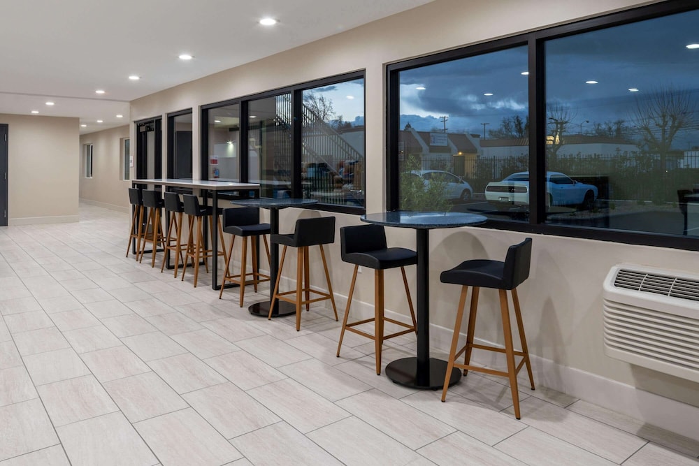 Ramada by Wyndham Modesto Yosemite Area 35/43