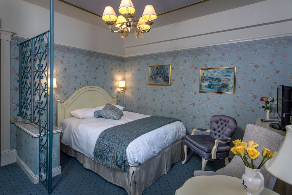 Cornell Hotel de France 23/38