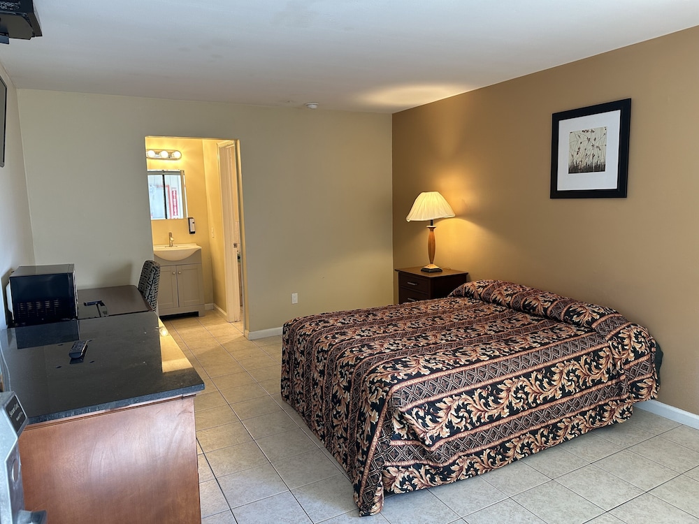 Sea Palace Motel 8/94