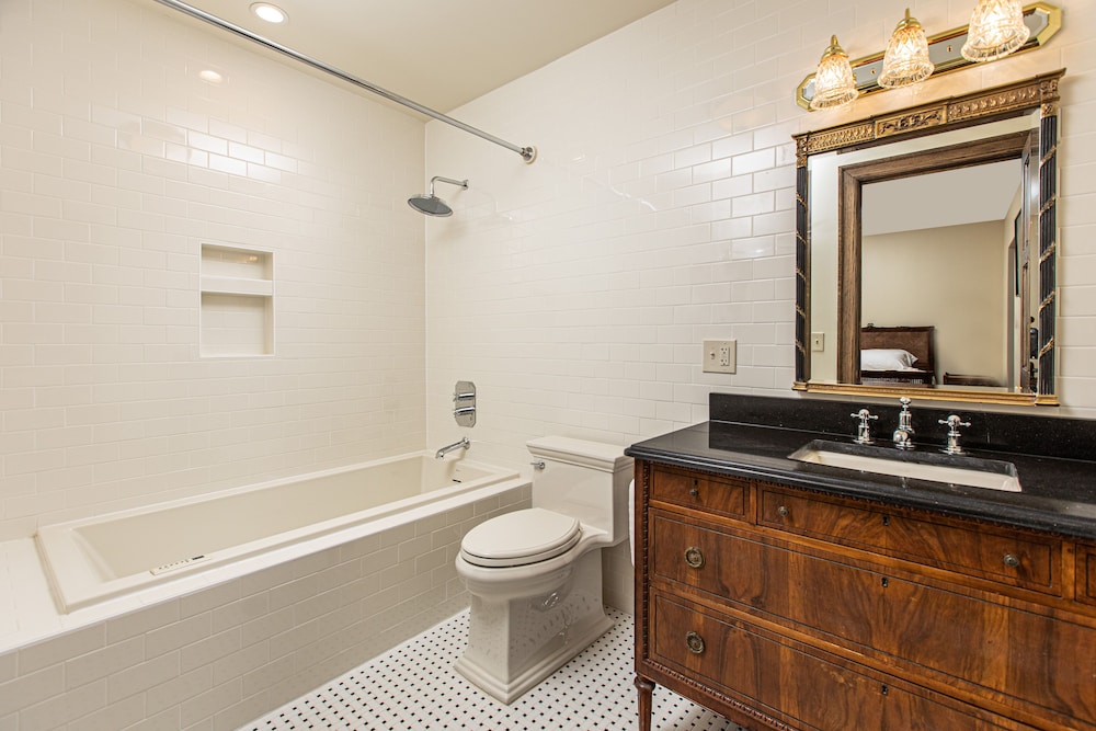 Frederick Stearns House Historic Inn 48/50