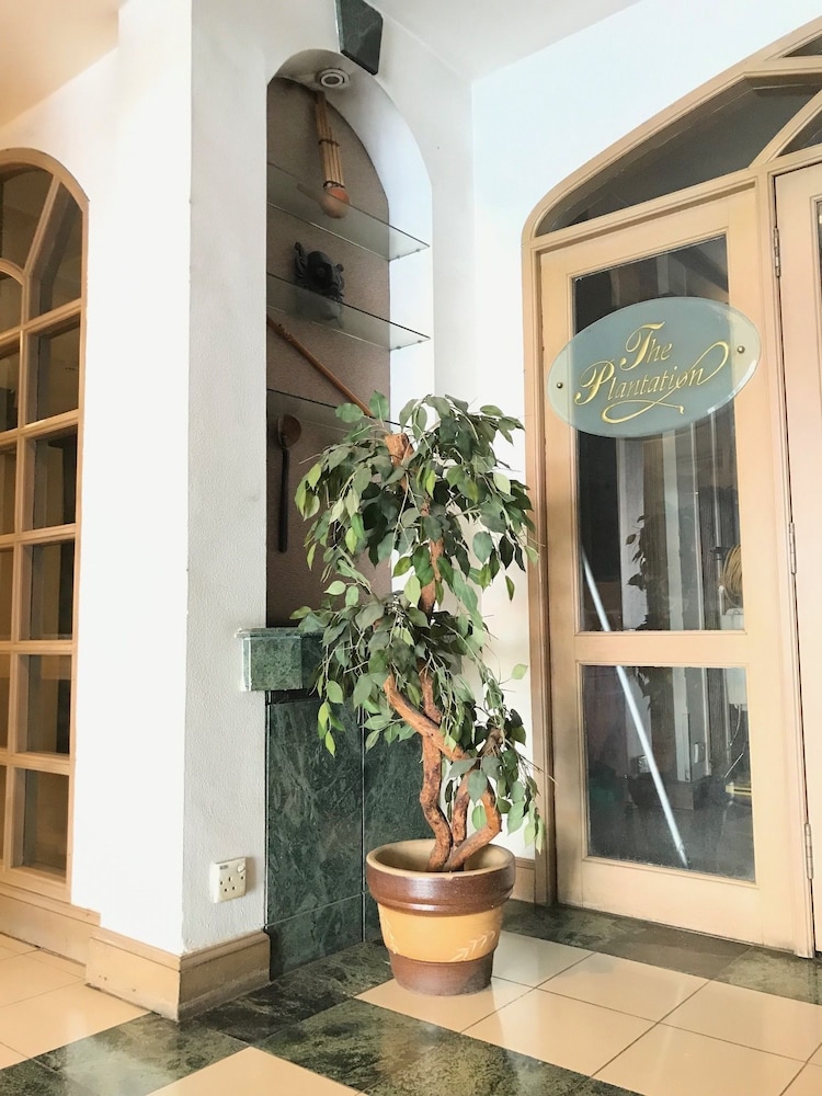 The Executive Hotel 15/25