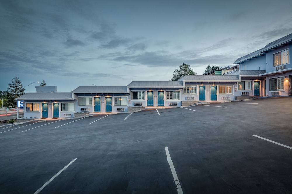 Hillside Lodge 39/43