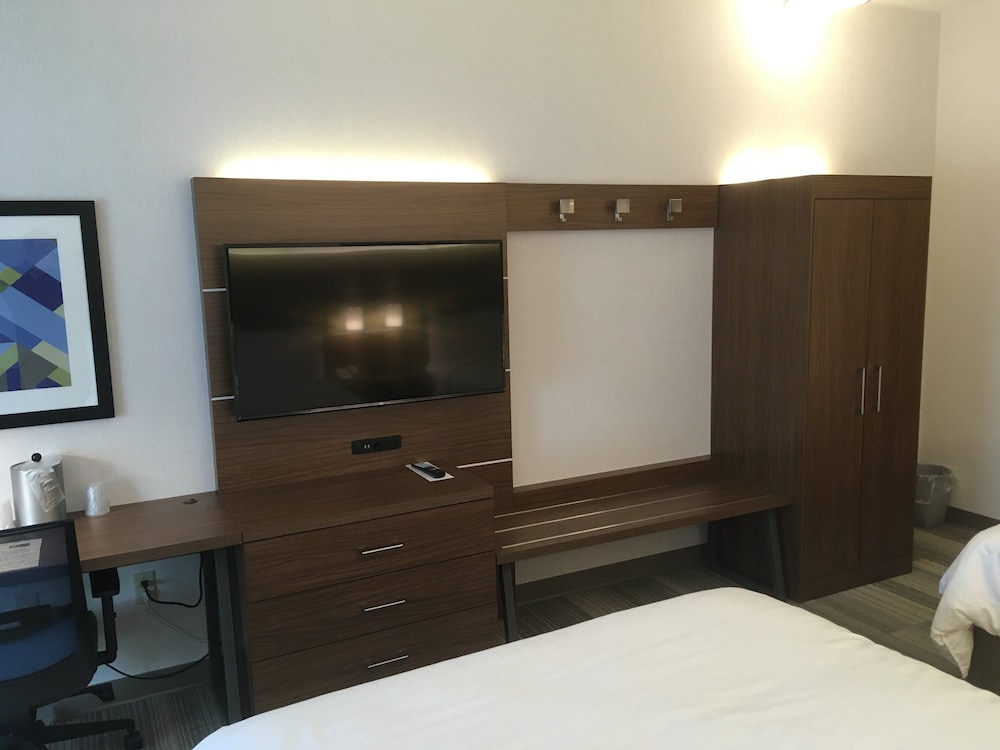 Holiday Inn Express Bethlehem Airport Allentown Area 69/80