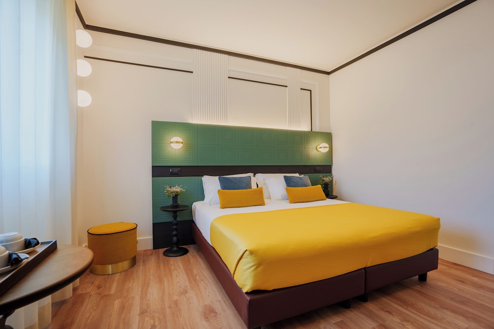 JUNIOR SUITE, STUDIO, QUEEN BED, SOFA