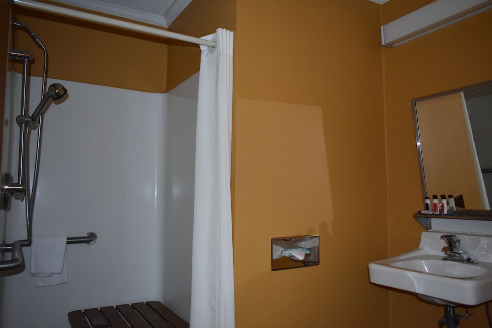 Spark by Hilton Maumee Toledo 9/37