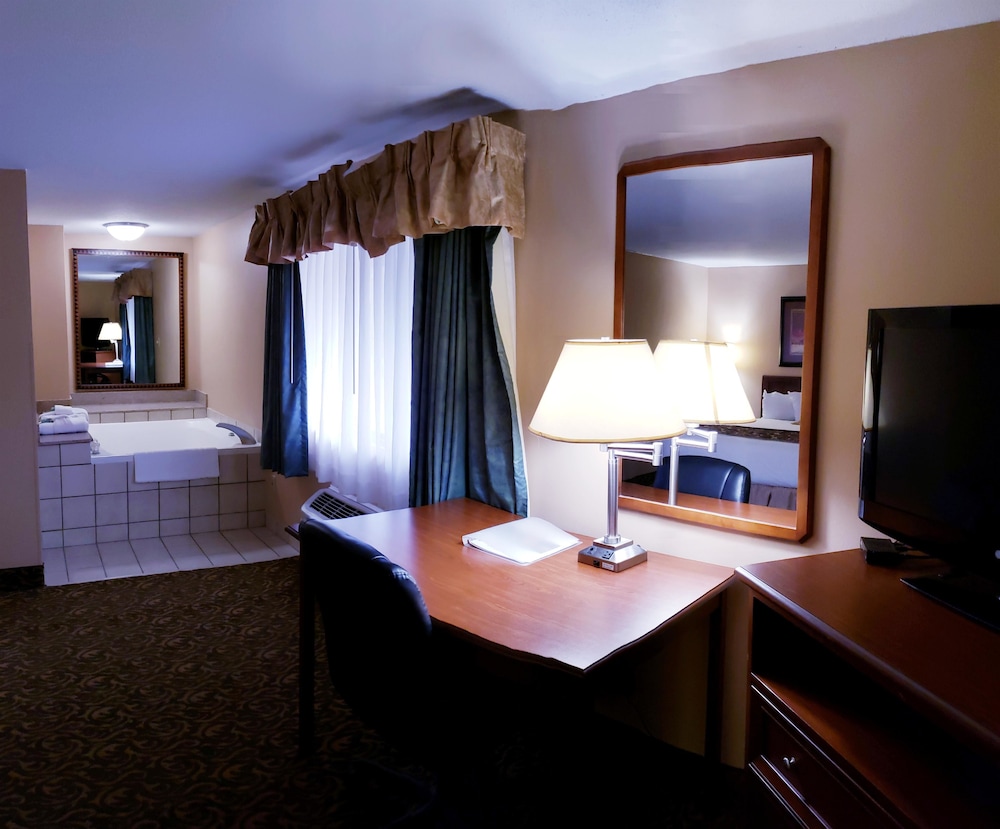 Quality Inn & Suites Black River Falls I-94 28/52