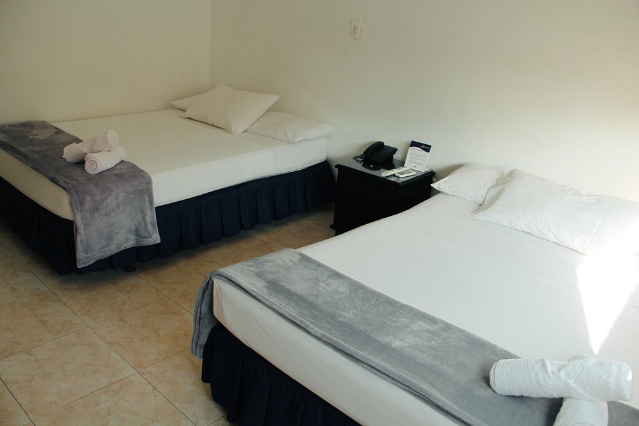 Hotel Axis Inn By GEH Suites 13/30