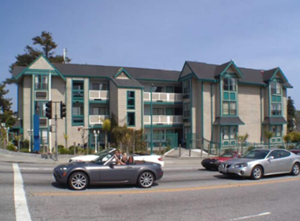 Motel Santa Cruz 9/53